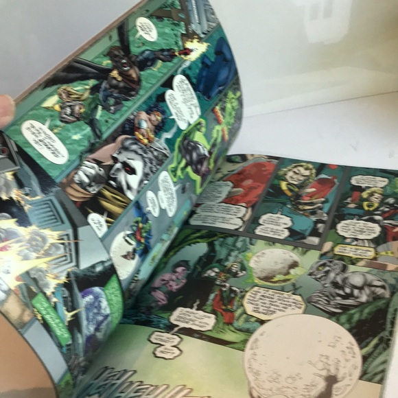 JLA American Dreams Graphic Novel - Picture 5 of 6